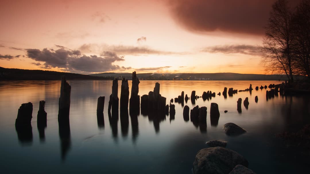 11831876-pelarna-i-havet.jpg