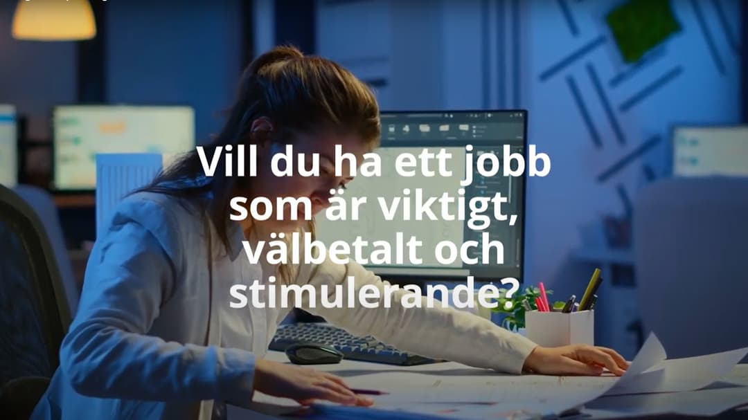 Kvinna läser ritningar vid ett bord. En text visar frågan vill du ha ett jobb som är viktigt, välbetalt och stimulerande.
