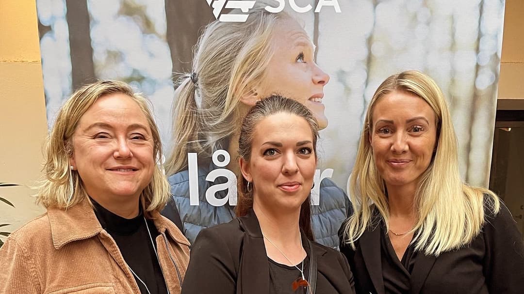 Amanda Dahlgren mottar pris för exjobb
