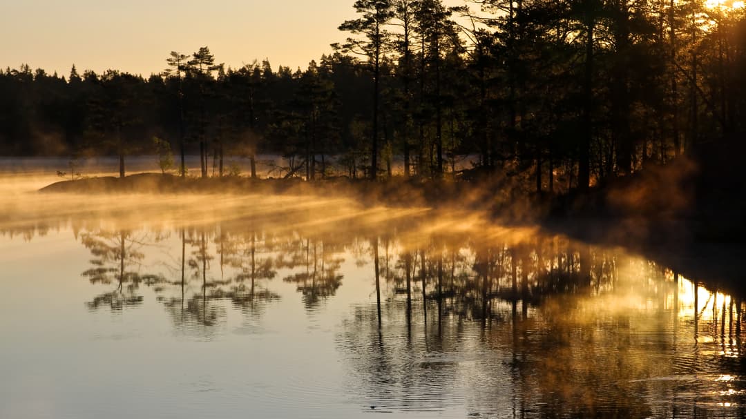 En sjö i skymning