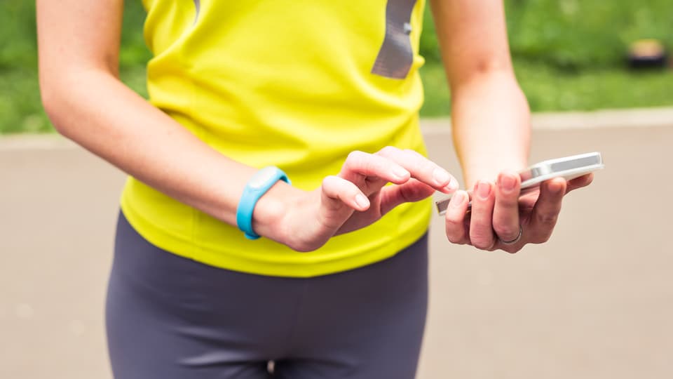 16606688-woman-using-fitness-bracelet-during-morning-run.jpg