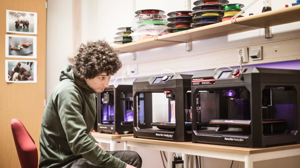 Studenternas 3D-labb sportteknologi och maskiningenjör