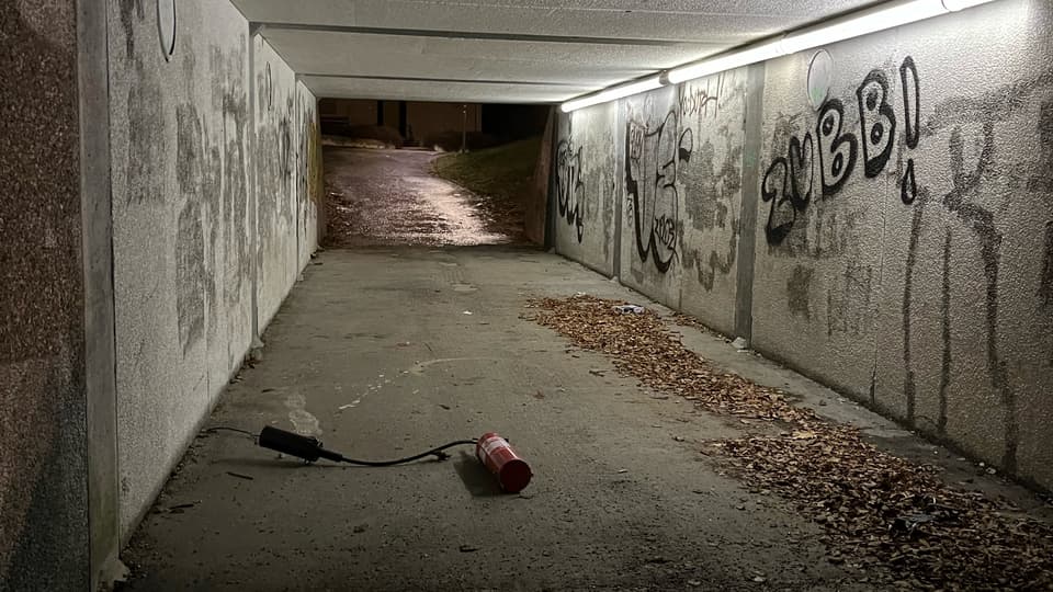 Mörk gångtunnel.