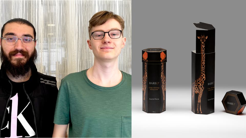 Två män och en förpackning