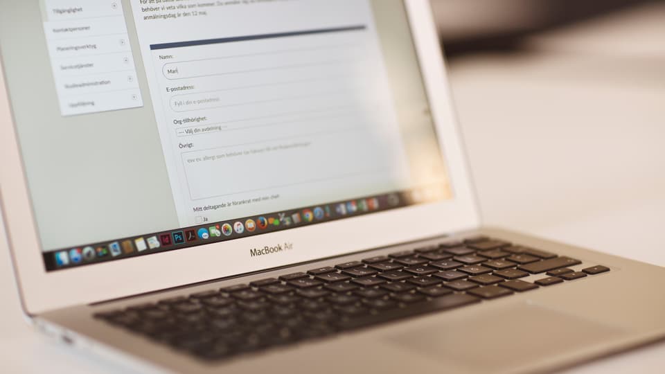Laptop, formulär på skärm