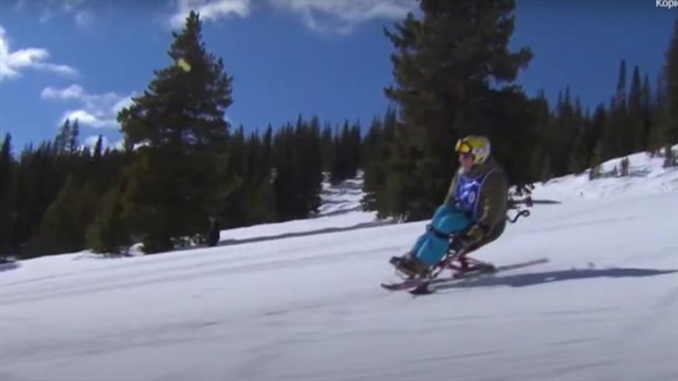 Bild på sit ski-åkare 