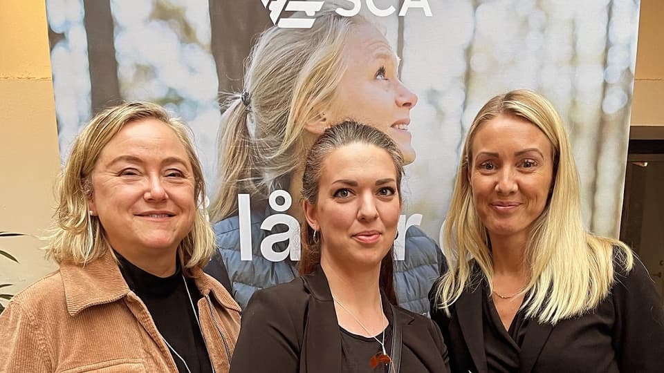 Amanda Dahlgren mottar pris för exjobb