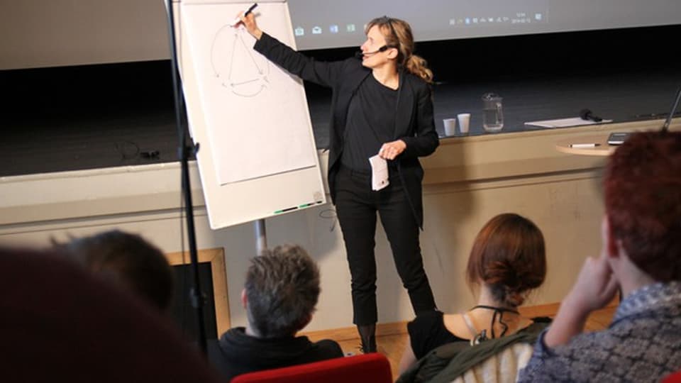 Digitaliseringsprofessor Katarina L Gidlund håller worskhop i projektet ”Lokal digital agenda” i Bräcke
