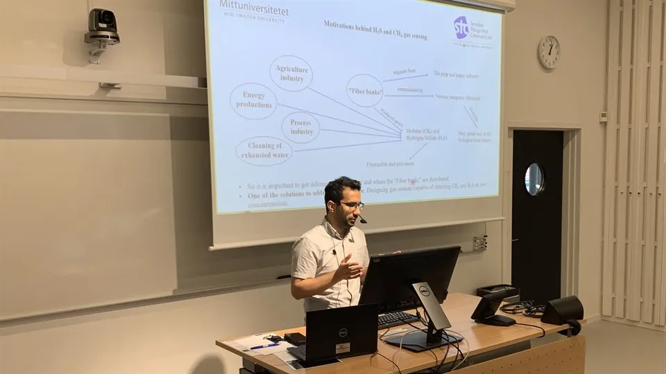 Halvtidsseminarium med Mehdi Akbari Saatlu.