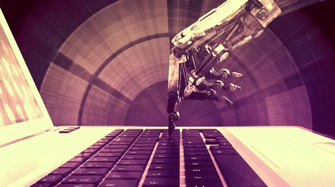 Robothand trycker på datortangent