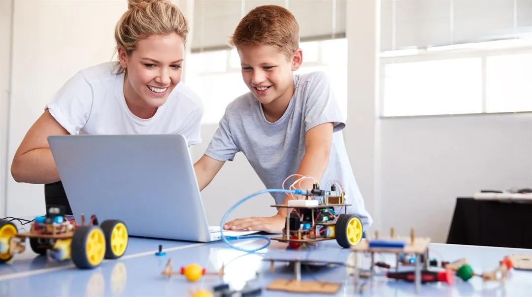 lärare pedagog klassrum grundskola teknik robot