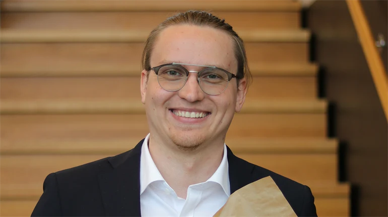 Porträttbild av Dr. Elijs Dima