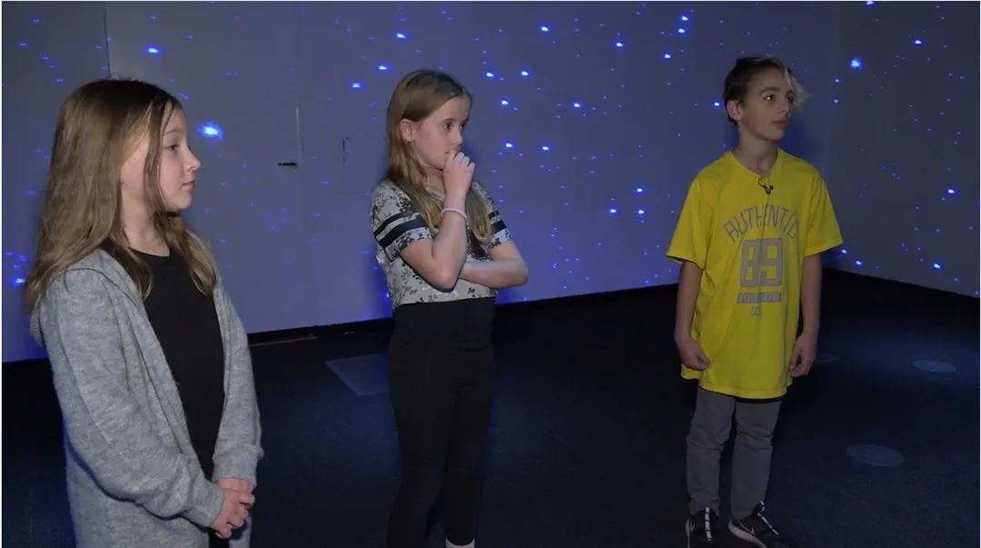 Moa, Tyra och Samme besöker Mittuniversitetets risk- och krislabb