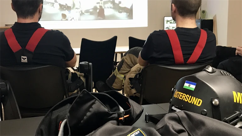 Räddningstjänsten övar i galleriamiljö