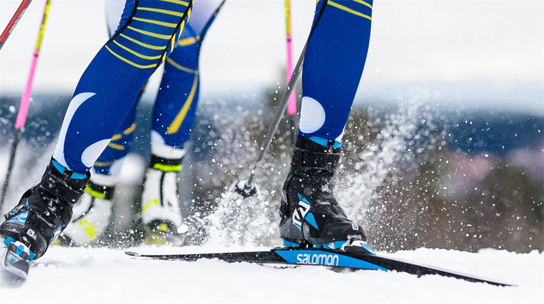 Kvinnlig skidåkare