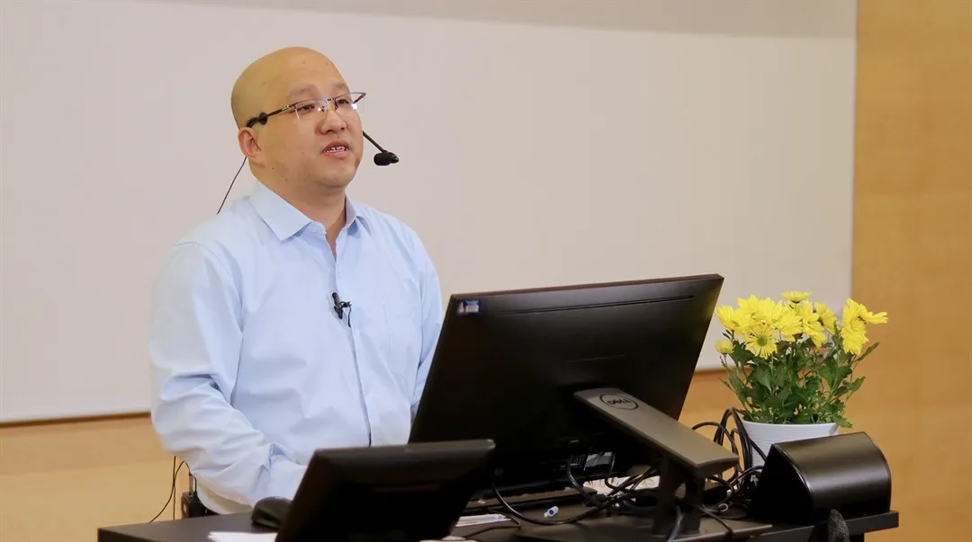Doktoranden Ye Xu presenterar sin avhandling.