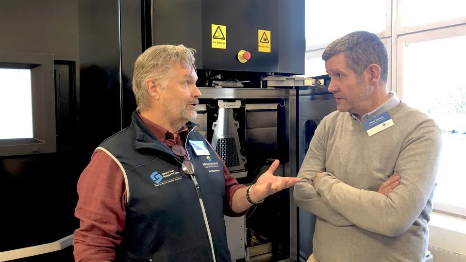 Mikael Bäckström centrumledare Sports Tech research Centre och Mikael Schuisky, affärsenhetschef på Sandvik Additive Manufacturing.
