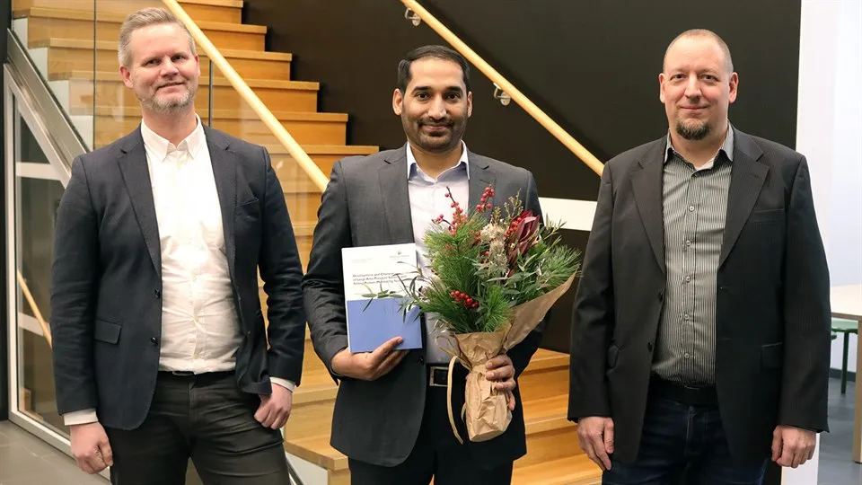 Johan Sidén, Jawad Ahmad och Henrik Andersson efter disputation