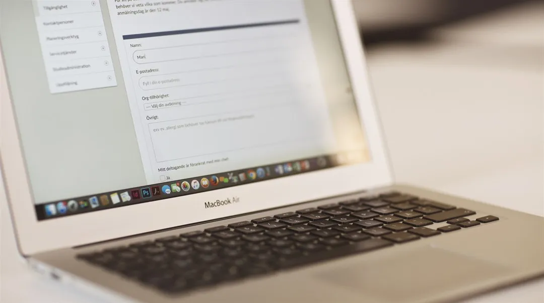 Laptop, formulär på skärm