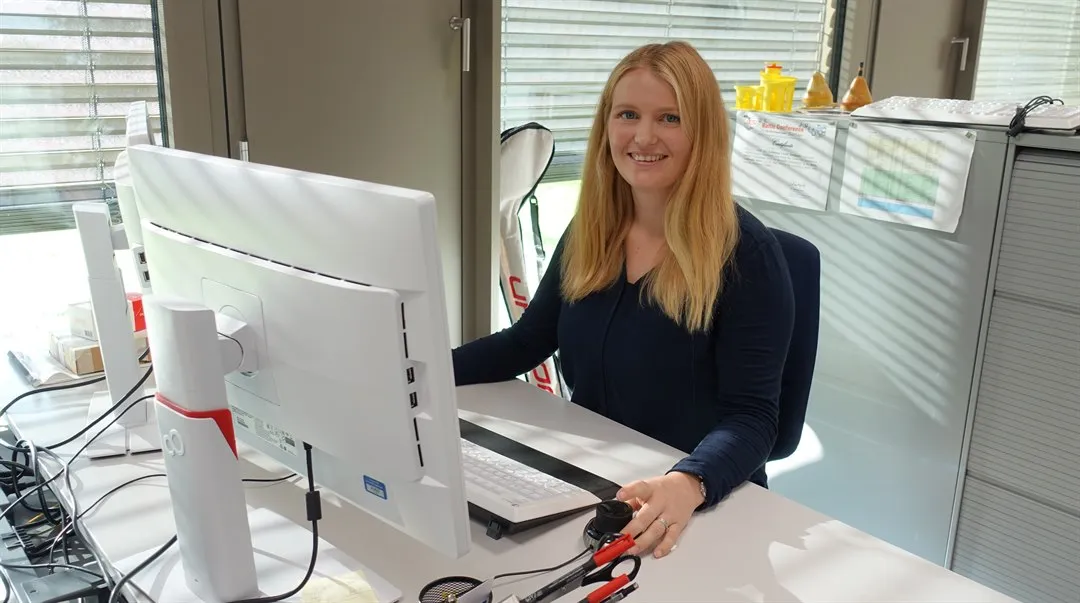 Karin Brändli Hedlund på sin arbetsplats