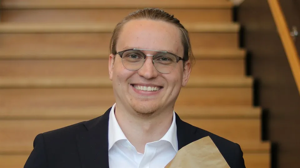 Porträttbild av Dr. Elijs Dima