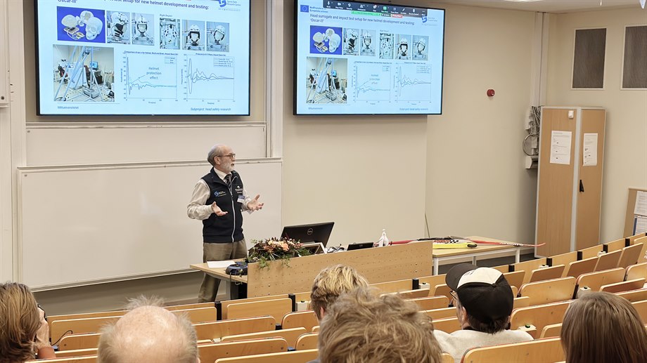 Andrey Koptyug presenterar sin forskning.